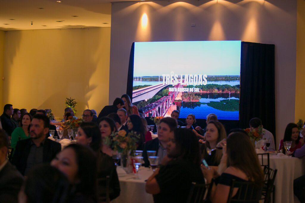 Perfil News celebra 23 anos de história com homenagem a personalidades do setor de celulose Perfil News celebra 23 anos de história com homenagem a personalidades do setor de celulose