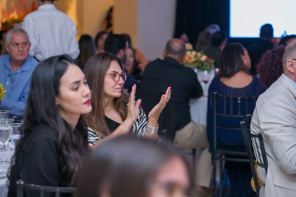 Perfil News celebra 23 anos de história com homenagem a personalidades do setor de celulose Perfil News celebra 23 anos de história com homenagem a personalidades do setor de celulose