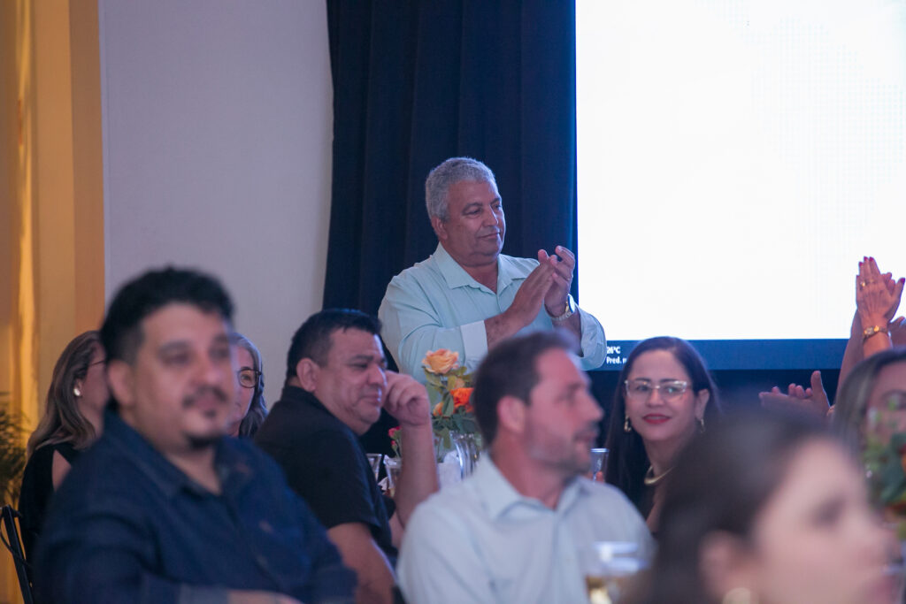 Perfil News celebra 23 anos de história com homenagem a personalidades do setor de celulose Perfil News celebra 23 anos de história com homenagem a personalidades do setor de celulose