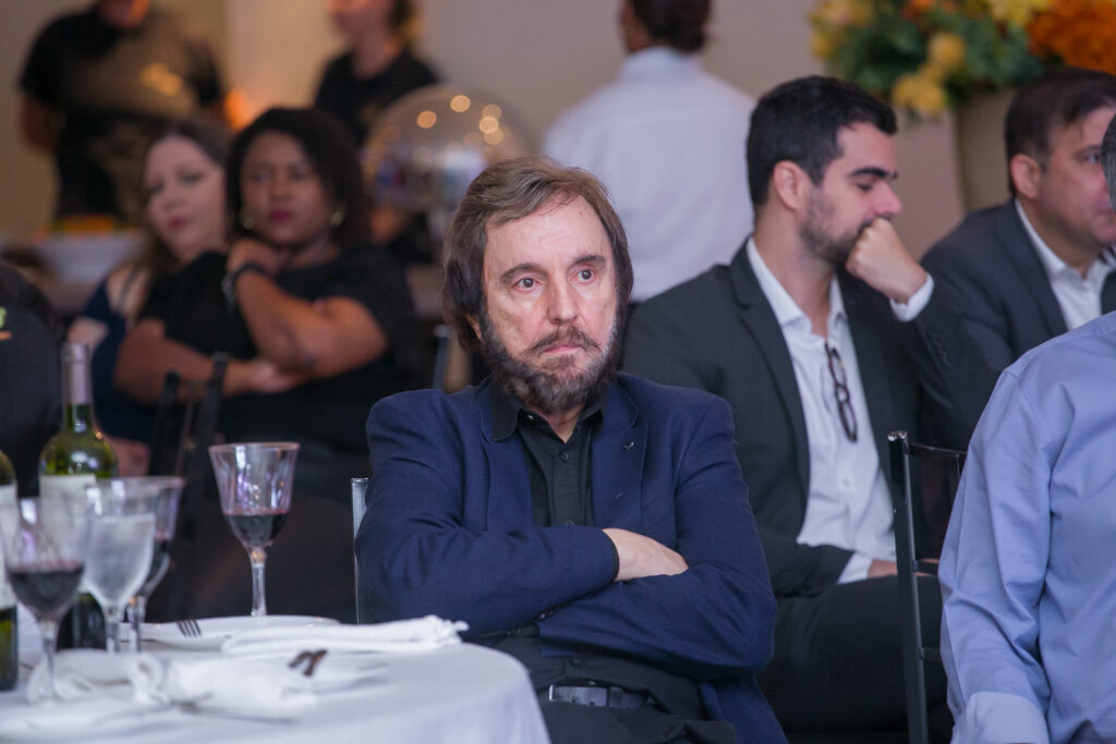 Perfil News celebra 23 anos de história com homenagem a personalidades do setor de celulose Perfil News celebra 23 anos de história com homenagem a personalidades do setor de celulose