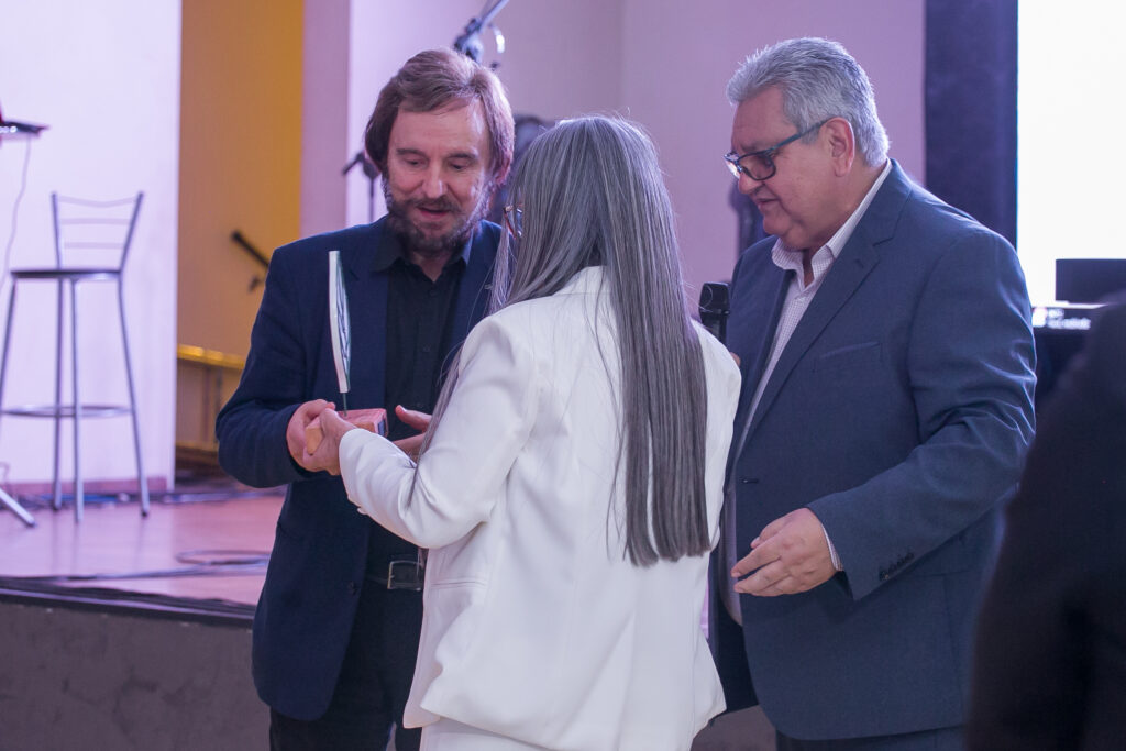 Perfil News celebra 23 anos de história com homenagem a personalidades do setor de celulose Perfil News celebra 23 anos de história com homenagem a personalidades do setor de celulose