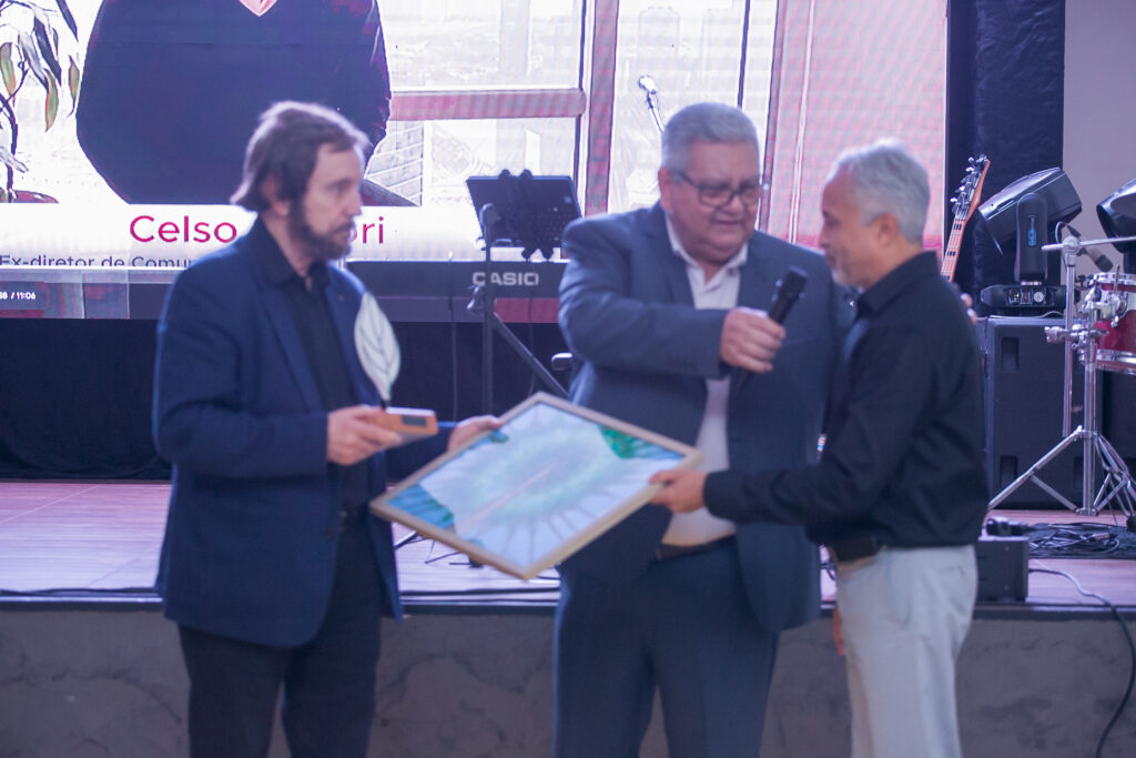 Perfil News celebra 23 anos de história com homenagem a personalidades do setor de celulose Perfil News celebra 23 anos de história com homenagem a personalidades do setor de celulose