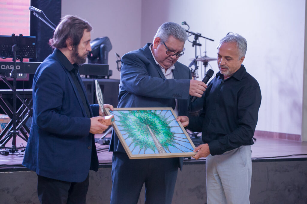 Perfil News celebra 23 anos de história com homenagem a personalidades do setor de celulose Perfil News celebra 23 anos de história com homenagem a personalidades do setor de celulose