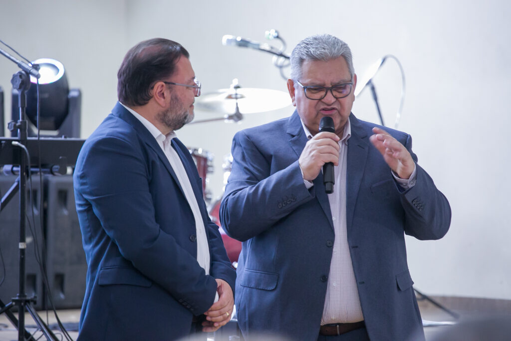 Perfil News celebra 23 anos de história com homenagem a personalidades do setor de celulose Perfil News celebra 23 anos de história com homenagem a personalidades do setor de celulose