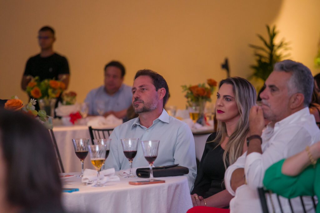 Perfil News celebra 23 anos de história com homenagem a personalidades do setor de celulose Perfil News celebra 23 anos de história com homenagem a personalidades do setor de celulose