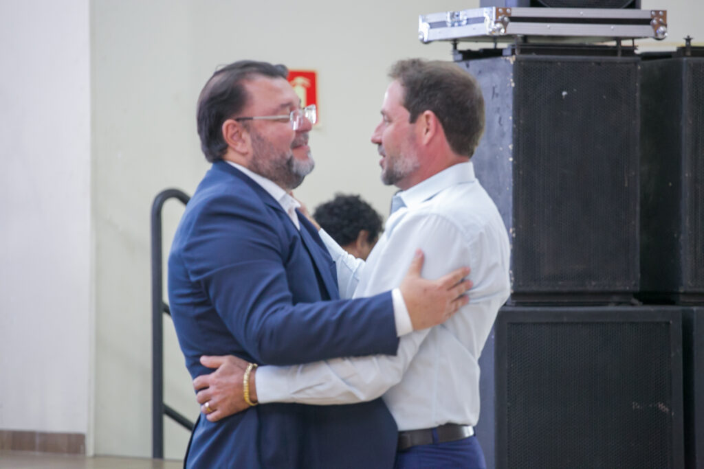 Perfil News celebra 23 anos de história com homenagem a personalidades do setor de celulose Perfil News celebra 23 anos de história com homenagem a personalidades do setor de celulose