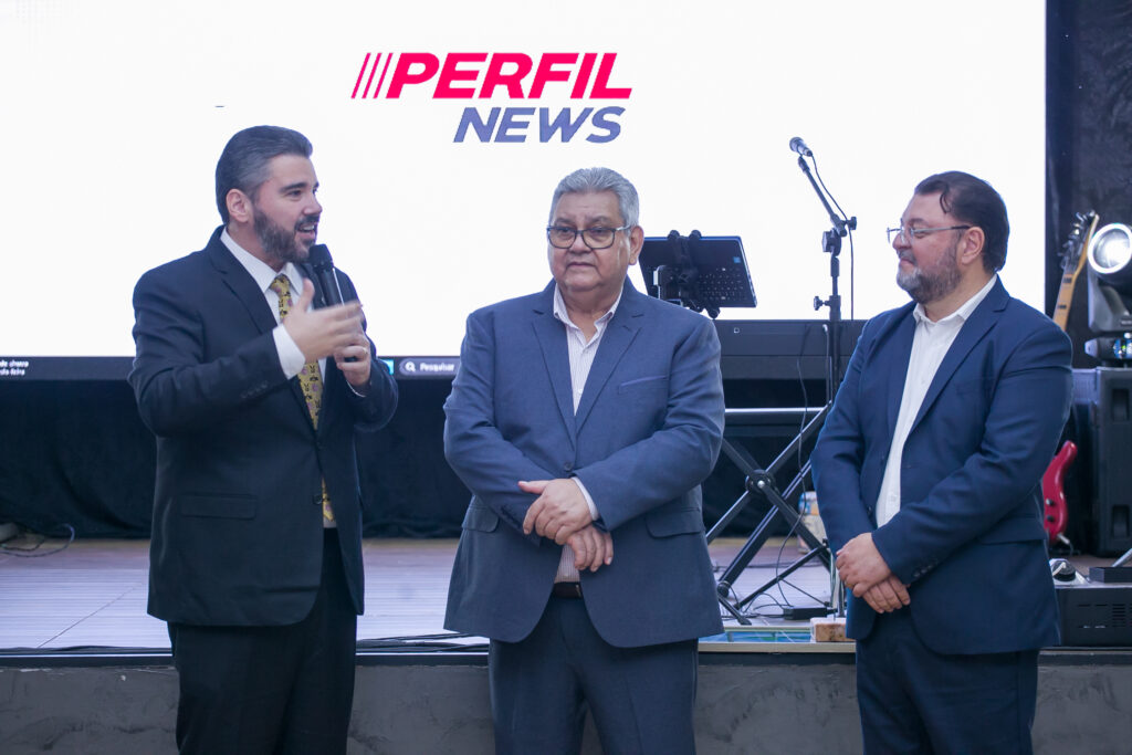 Perfil News celebra 23 anos de história com homenagem a personalidades do setor de celulose Perfil News celebra 23 anos de história com homenagem a personalidades do setor de celulose