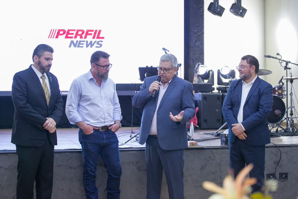 Perfil News celebra 23 anos de história com homenagem a personalidades do setor de celulose Perfil News celebra 23 anos de história com homenagem a personalidades do setor de celulose