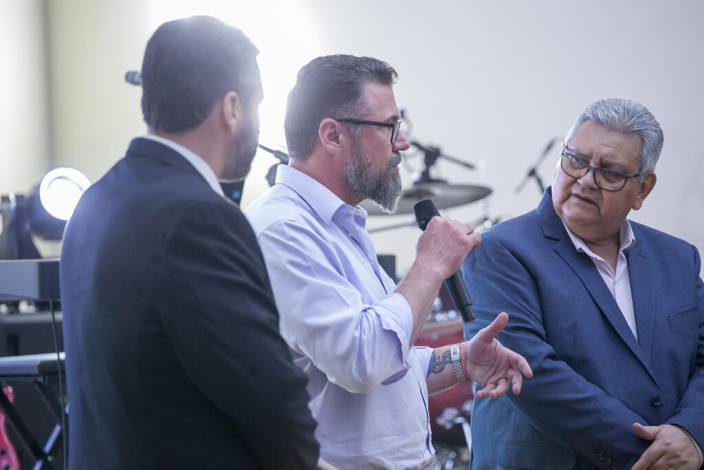 Perfil News celebra 23 anos de história com homenagem a personalidades do setor de celulose Perfil News celebra 23 anos de história com homenagem a personalidades do setor de celulose