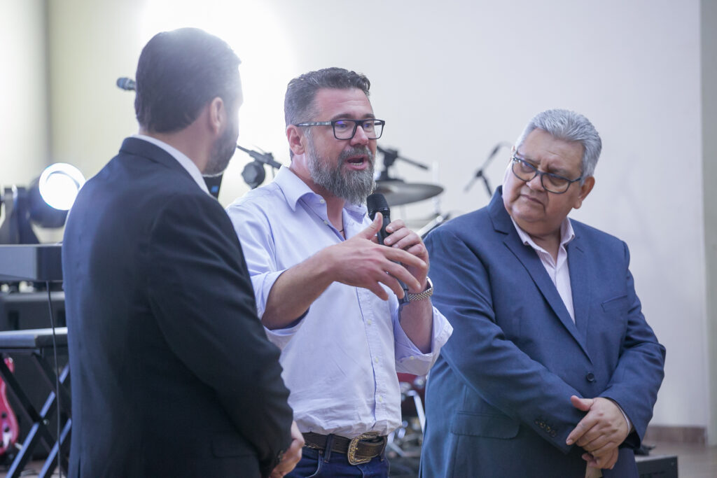 Perfil News celebra 23 anos de história com homenagem a personalidades do setor de celulose Perfil News celebra 23 anos de história com homenagem a personalidades do setor de celulose