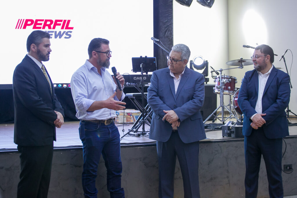 Perfil News celebra 23 anos de história com homenagem a personalidades do setor de celulose Perfil News celebra 23 anos de história com homenagem a personalidades do setor de celulose