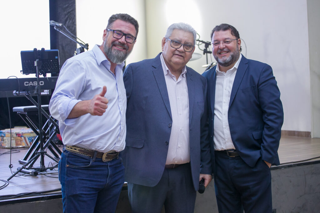 Perfil News celebra 23 anos de história com homenagem a personalidades do setor de celulose Perfil News celebra 23 anos de história com homenagem a personalidades do setor de celulose