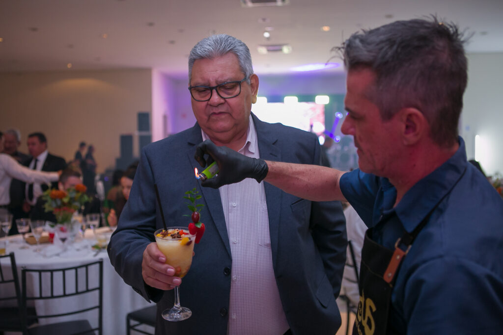 Perfil News celebra 23 anos de história com homenagem a personalidades do setor de celulose Perfil News celebra 23 anos de história com homenagem a personalidades do setor de celulose