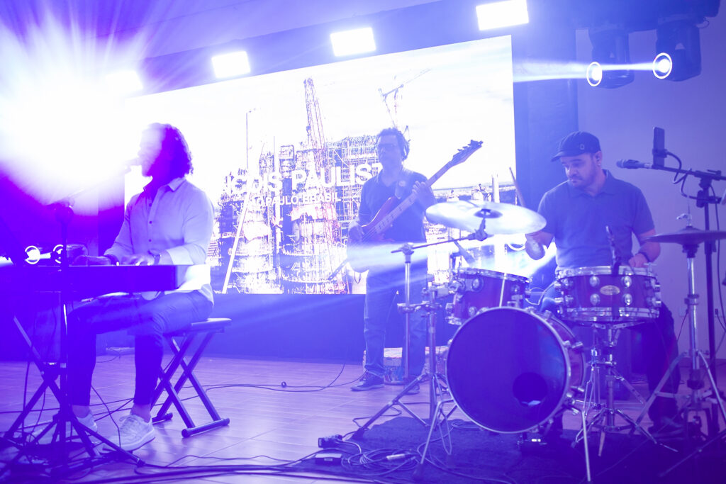 Perfil News celebra 23 anos de história com homenagem a personalidades do setor de celulose Perfil News celebra 23 anos de história com homenagem a personalidades do setor de celulose