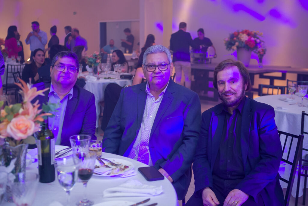 Perfil News celebra 23 anos de história com homenagem a personalidades do setor de celulose Perfil News celebra 23 anos de história com homenagem a personalidades do setor de celulose