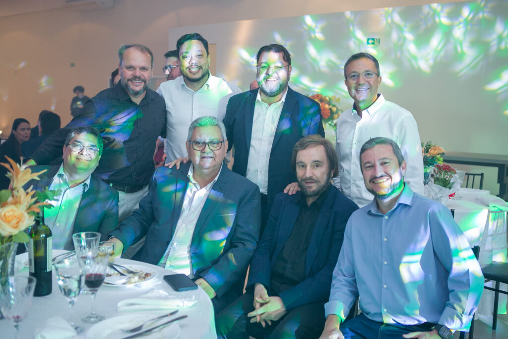 Perfil News celebra 23 anos de história com homenagem a personalidades do setor de celulose Perfil News celebra 23 anos de história com homenagem a personalidades do setor de celulose