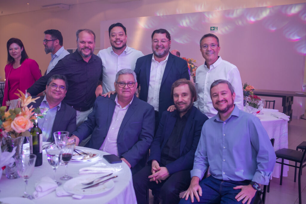 Perfil News celebra 23 anos de história com homenagem a personalidades do setor de celulose Perfil News celebra 23 anos de história com homenagem a personalidades do setor de celulose