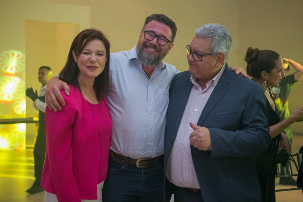 Perfil News celebra 23 anos de história com homenagem a personalidades do setor de celulose Perfil News celebra 23 anos de história com homenagem a personalidades do setor de celulose