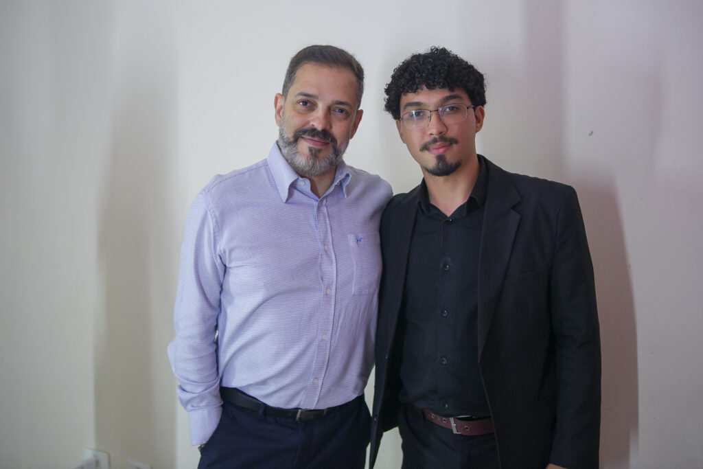 Perfil News celebra 23 anos de história com homenagem a personalidades do setor de celulose Perfil News celebra 23 anos de história com homenagem a personalidades do setor de celulose