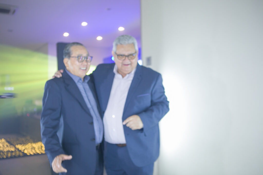 Perfil News celebra 23 anos de história com homenagem a personalidades do setor de celulose Perfil News celebra 23 anos de história com homenagem a personalidades do setor de celulose