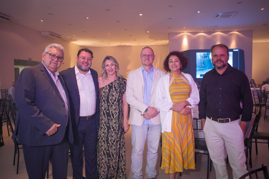 Perfil News celebra 23 anos de história com homenagem a personalidades do setor de celulose Perfil News celebra 23 anos de história com homenagem a personalidades do setor de celulose