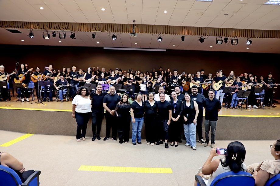 “Todos em Cena” celebrou a música e uniu gerações em Três Lagoas “Todos em Cena” celebrou a música e uniu gerações em Três Lagoas