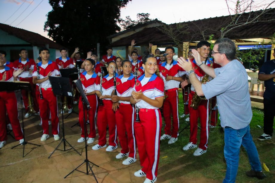 Prefeito Dr. Cassiano Maia visita Bandas Cristo Redentor e parabeniza integrantes pelas conquistas no Campeonato Brasileiro da LBF