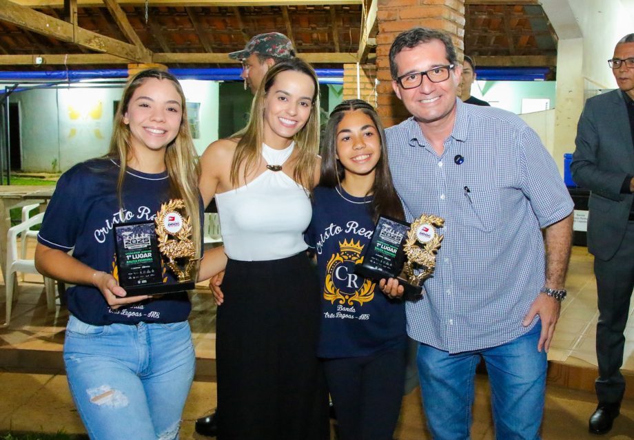 Prefeito Dr. Cassiano Maia visita Bandas Cristo Redentor e parabeniza integrantes pelas conquistas no Campeonato Brasileiro da LBF