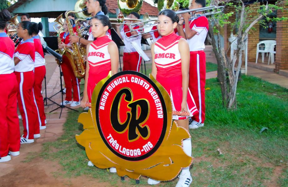 Prefeito Dr. Cassiano Maia visita Bandas Cristo Redentor e parabeniza integrantes pelas conquistas no Campeonato Brasileiro da LBF