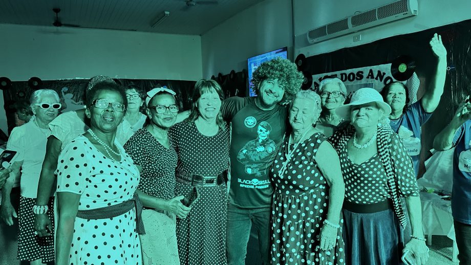 Festa dos Anos 70 anima participantes do Serviço de Convivência e Fortalecimento de Vínculos “Tia Nega” Festa dos Anos 70 anima participantes do Serviço de Convivência e Fortalecimento de Vínculos “Tia Nega”