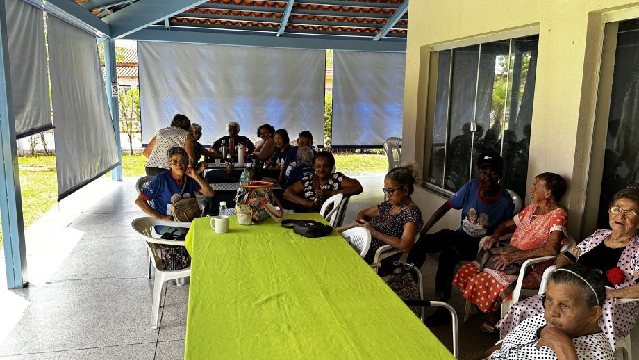 Festa dos Anos 70 anima participantes do Serviço de Convivência e Fortalecimento de Vínculos “Tia Nega” Festa dos Anos 70 anima participantes do Serviço de Convivência e Fortalecimento de Vínculos “Tia Nega”