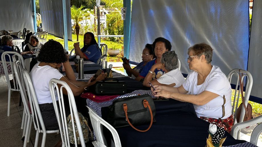 Festa dos Anos 70 anima participantes do Serviço de Convivência e Fortalecimento de Vínculos “Tia Nega” Festa dos Anos 70 anima participantes do Serviço de Convivência e Fortalecimento de Vínculos “Tia Nega”