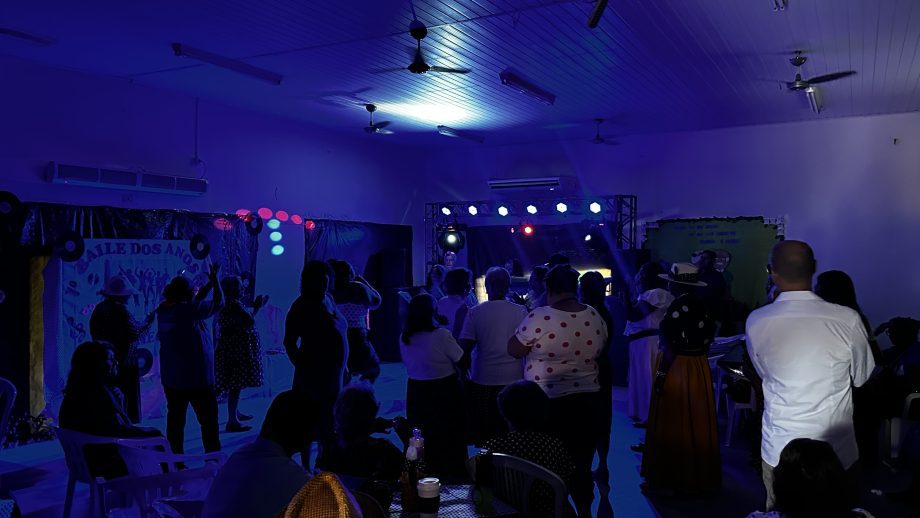 Festa dos Anos 70 anima participantes do Serviço de Convivência e Fortalecimento de Vínculos “Tia Nega” Festa dos Anos 70 anima participantes do Serviço de Convivência e Fortalecimento de Vínculos “Tia Nega”