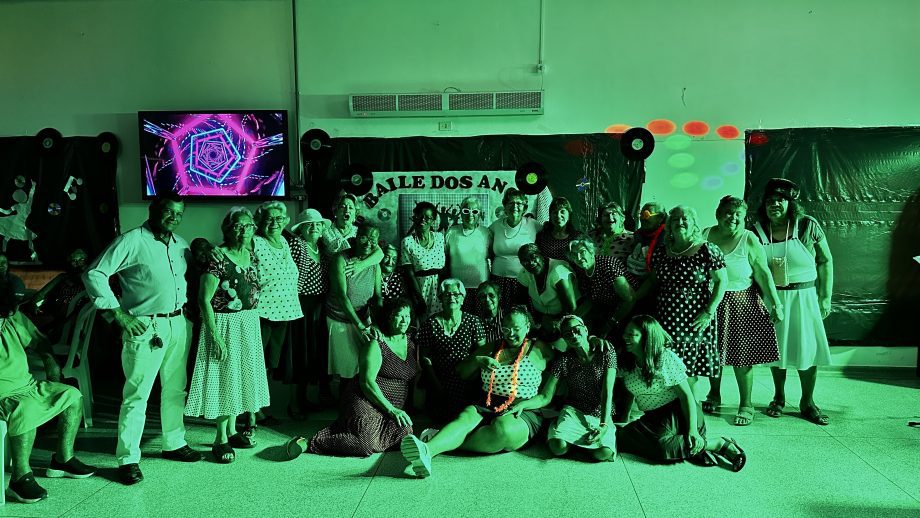 Festa dos Anos 70 anima participantes do Serviço de Convivência e Fortalecimento de Vínculos “Tia Nega” Festa dos Anos 70 anima participantes do Serviço de Convivência e Fortalecimento de Vínculos “Tia Nega”