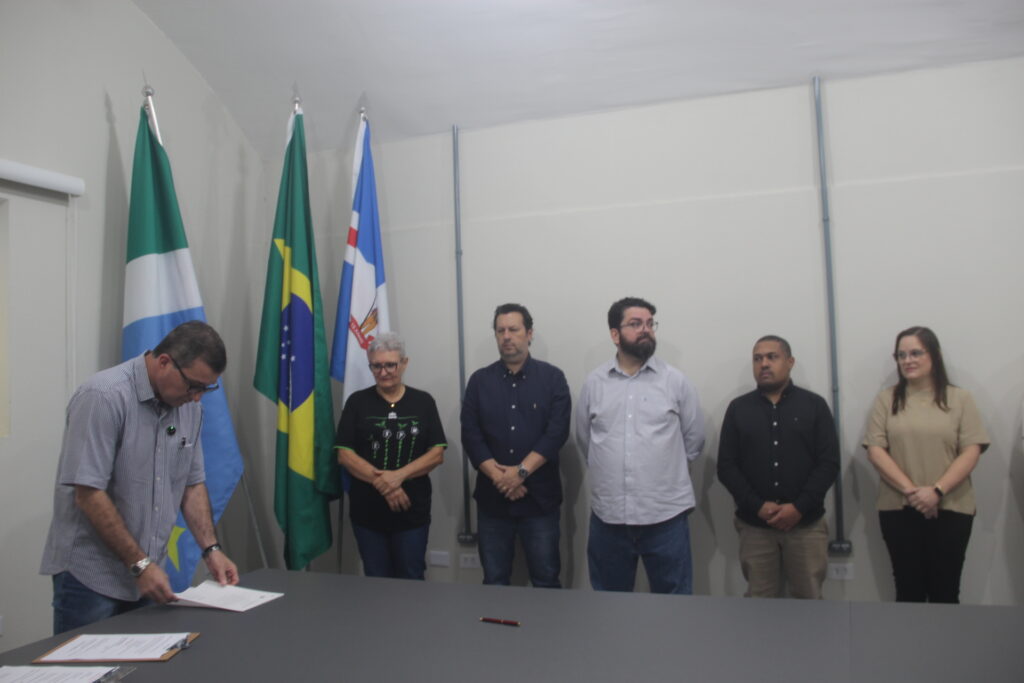 Prefeito Dr. Cassiano Maia dá posse a novos servidores e destaca orgulho em ver cidade crescendo com gente comprometida