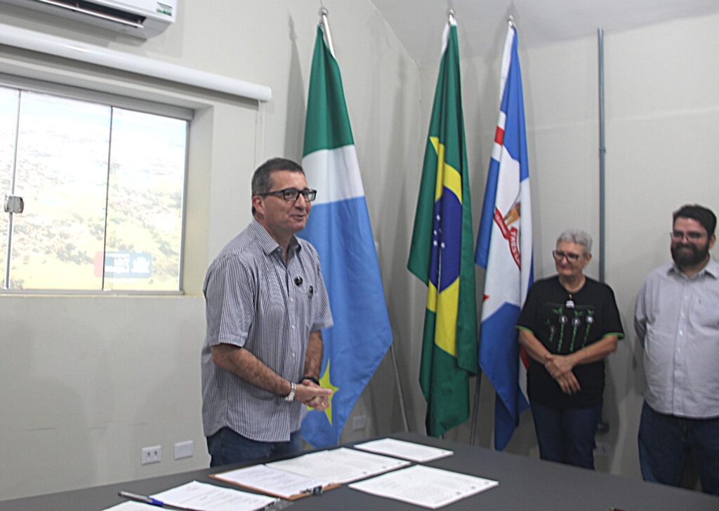 Prefeito Dr. Cassiano Maia dá posse a novos servidores e destaca orgulho em ver cidade crescendo com gente comprometida