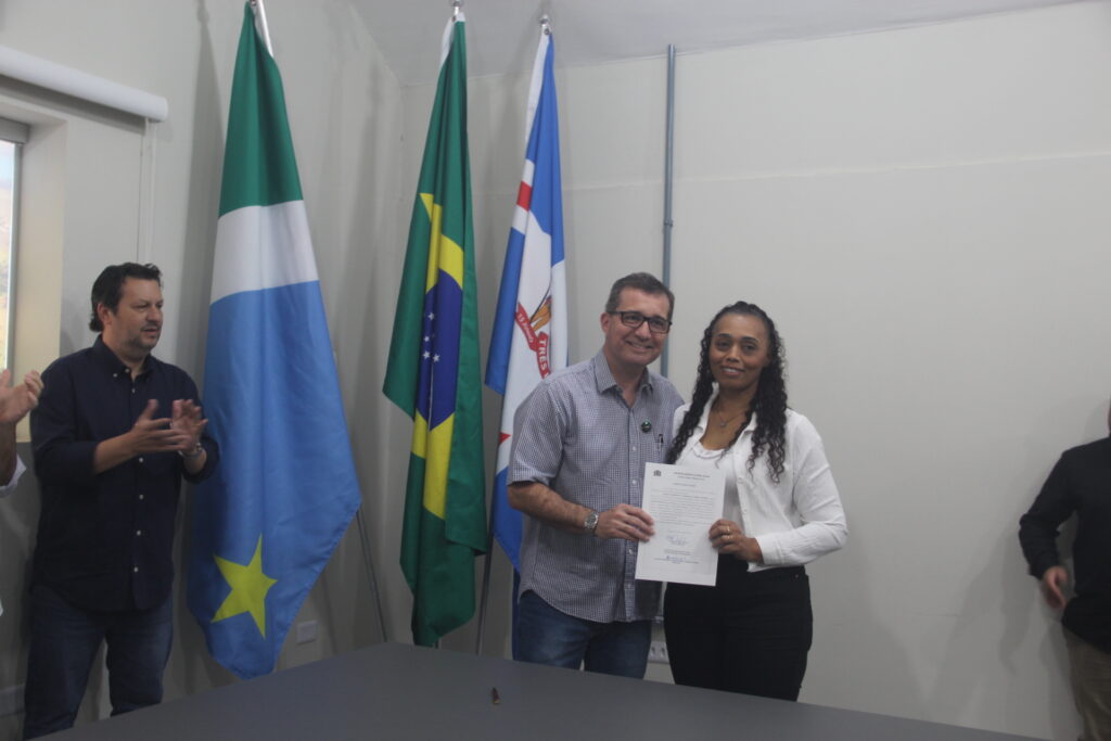 Prefeito Dr. Cassiano Maia dá posse a novos servidores e destaca orgulho em ver cidade crescendo com gente comprometida