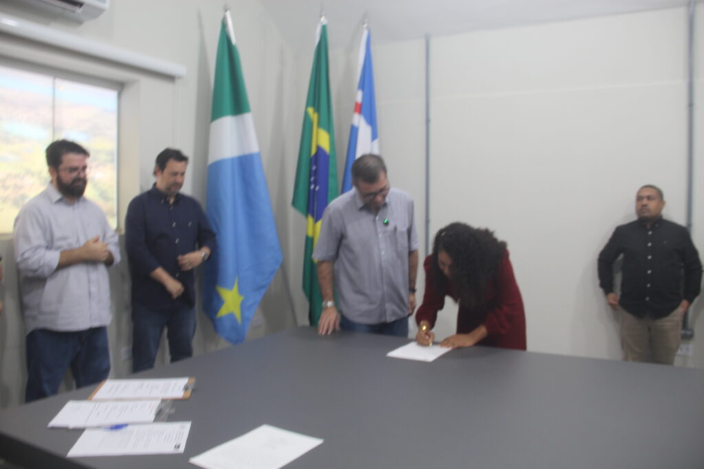 Prefeito Dr. Cassiano Maia dá posse a novos servidores e destaca orgulho em ver cidade crescendo com gente comprometida