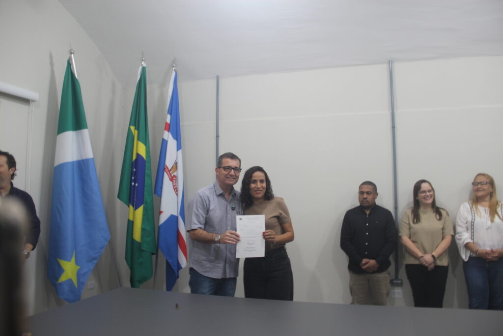 Prefeito Dr. Cassiano Maia dá posse a novos servidores e destaca orgulho em ver cidade crescendo com gente comprometida