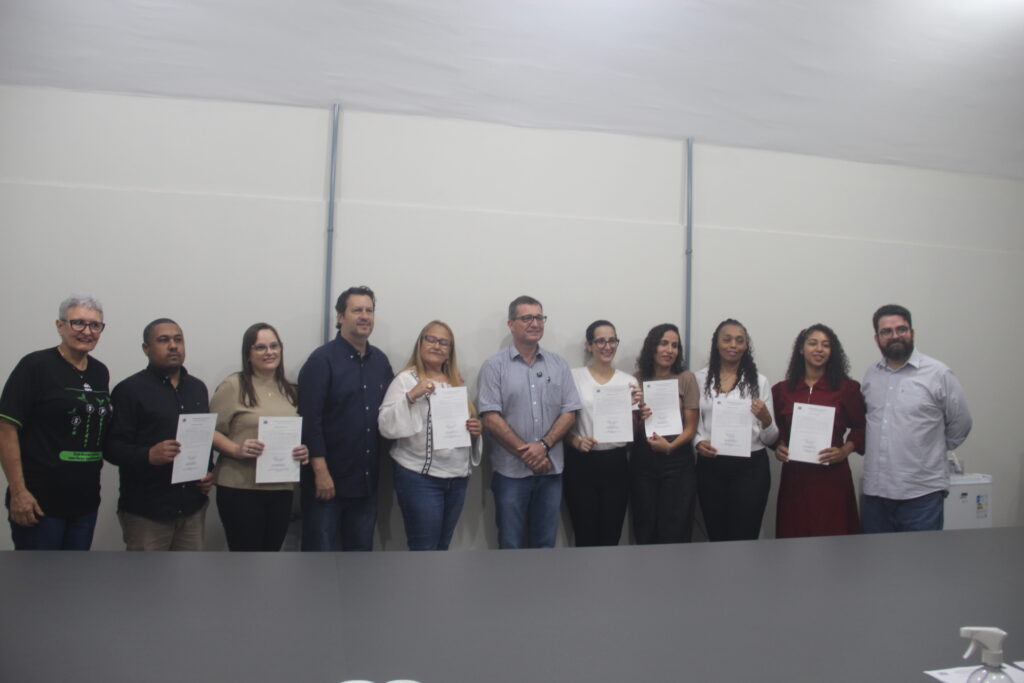 Prefeito Dr. Cassiano Maia dá posse a novos servidores e destaca orgulho em ver cidade crescendo com gente comprometida