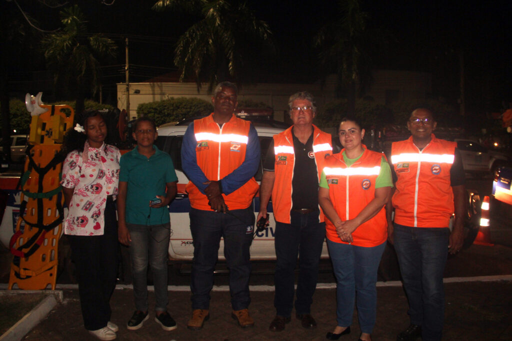 Três Lagoas acende sua magia: Iluminação de Natal é inaugurada na Praça Ramez Tebet e emociona população