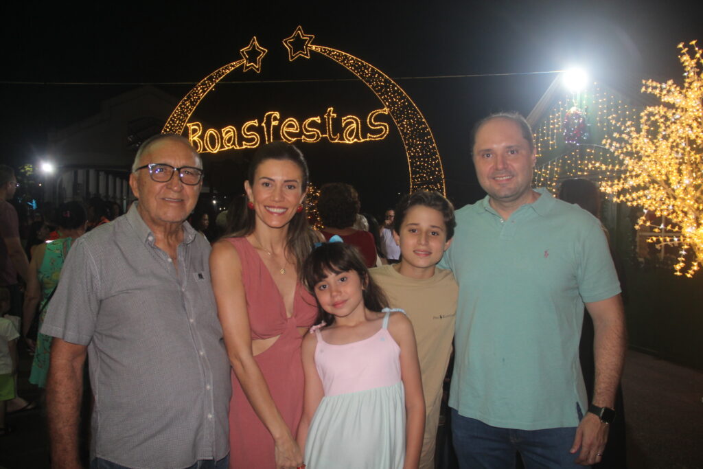 Três Lagoas acende sua magia: Iluminação de Natal é inaugurada na Praça Ramez Tebet e emociona população