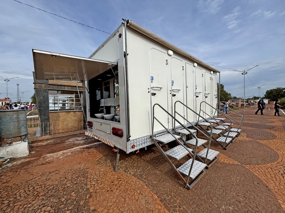 Mesmo com chuva, mais de 15 mil pessoas participam das celebrações do Dia de Finados em Três Lagoas Mesmo com chuva, mais de 15 mil pessoas participam das celebrações do Dia de Finados em Três Lagoas