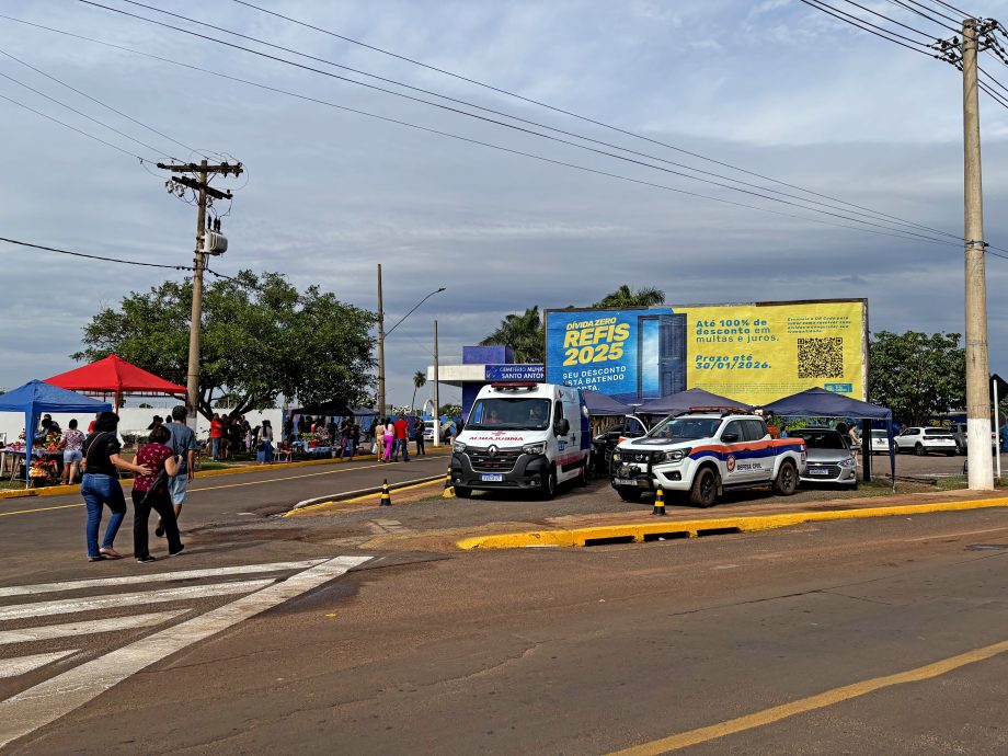 Mesmo com chuva, mais de 15 mil pessoas participam das celebrações do Dia de Finados em Três Lagoas Mesmo com chuva, mais de 15 mil pessoas participam das celebrações do Dia de Finados em Três Lagoas