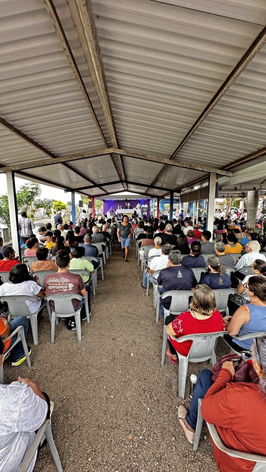 Mesmo com chuva, mais de 15 mil pessoas participam das celebrações do Dia de Finados em Três Lagoas Mesmo com chuva, mais de 15 mil pessoas participam das celebrações do Dia de Finados em Três Lagoas