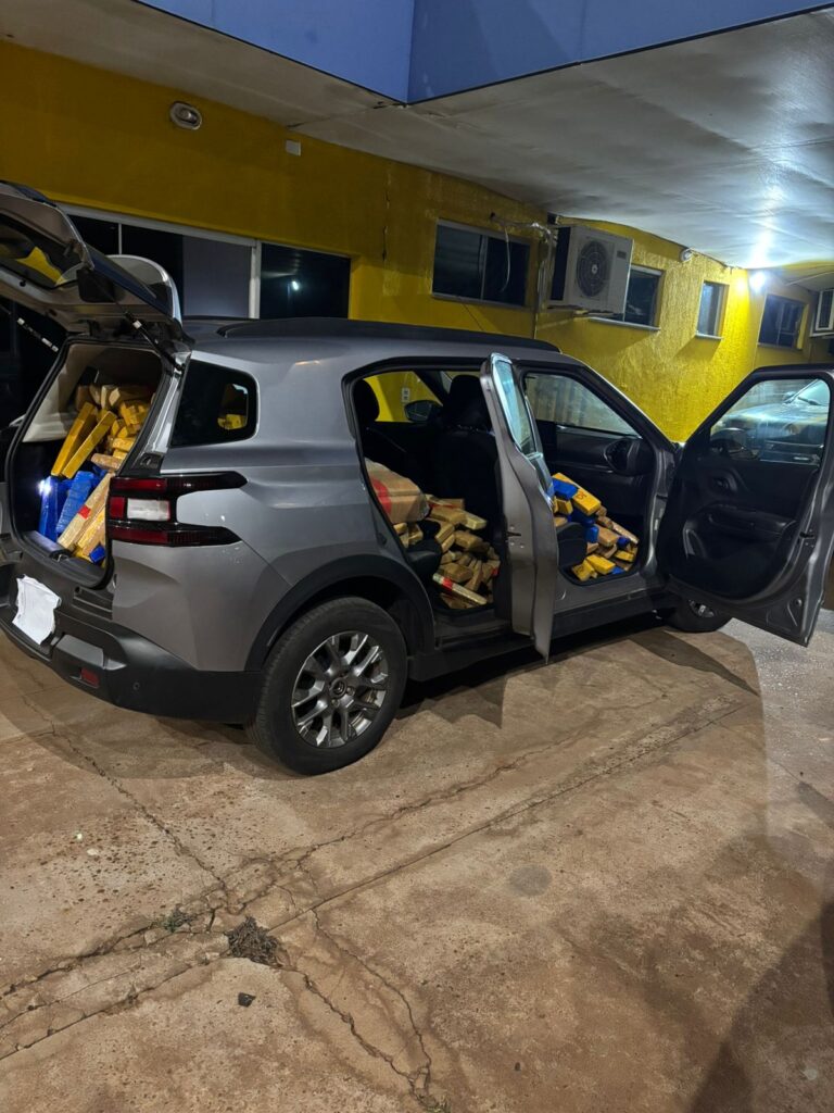 PRF apreende 829 Kg de maconha e recupera veículos na BR-262