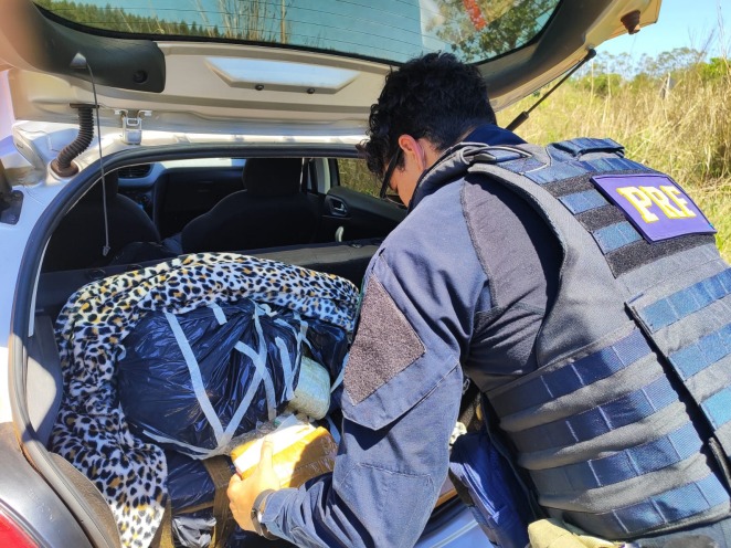 PRF apreende 107 Kg de maconha em Água Clara