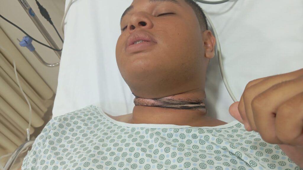 Por pouco, motociclista não é enforcado por cabos de internet soltos na Rosário Congro