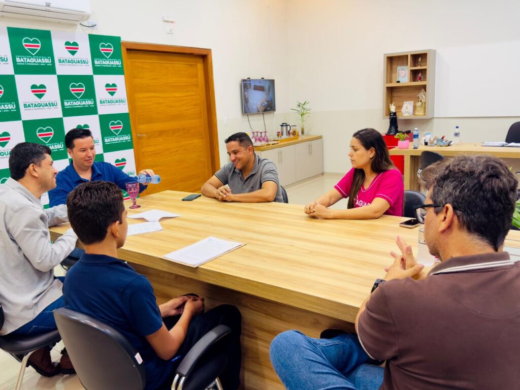 Jovem bataguassuense entrega Manifesto Ambiental em defesa dos rios Paraná e Pardo
