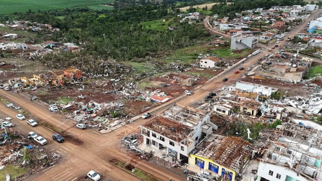 Terror e Esperança: Tornado devasta o interior do Paraná e deixa rastro de morte e destruição Terror e Esperança: Tornado devasta o interior do Paraná e deixa rastro de morte e destruição